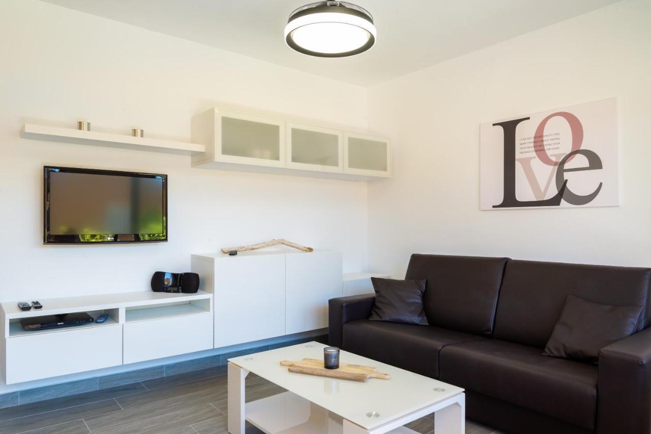 קורלחו Casa Lucien - Newly Refurbished Apartment With Swimming Pool - Ideal For Couples מראה חיצוני תמונה