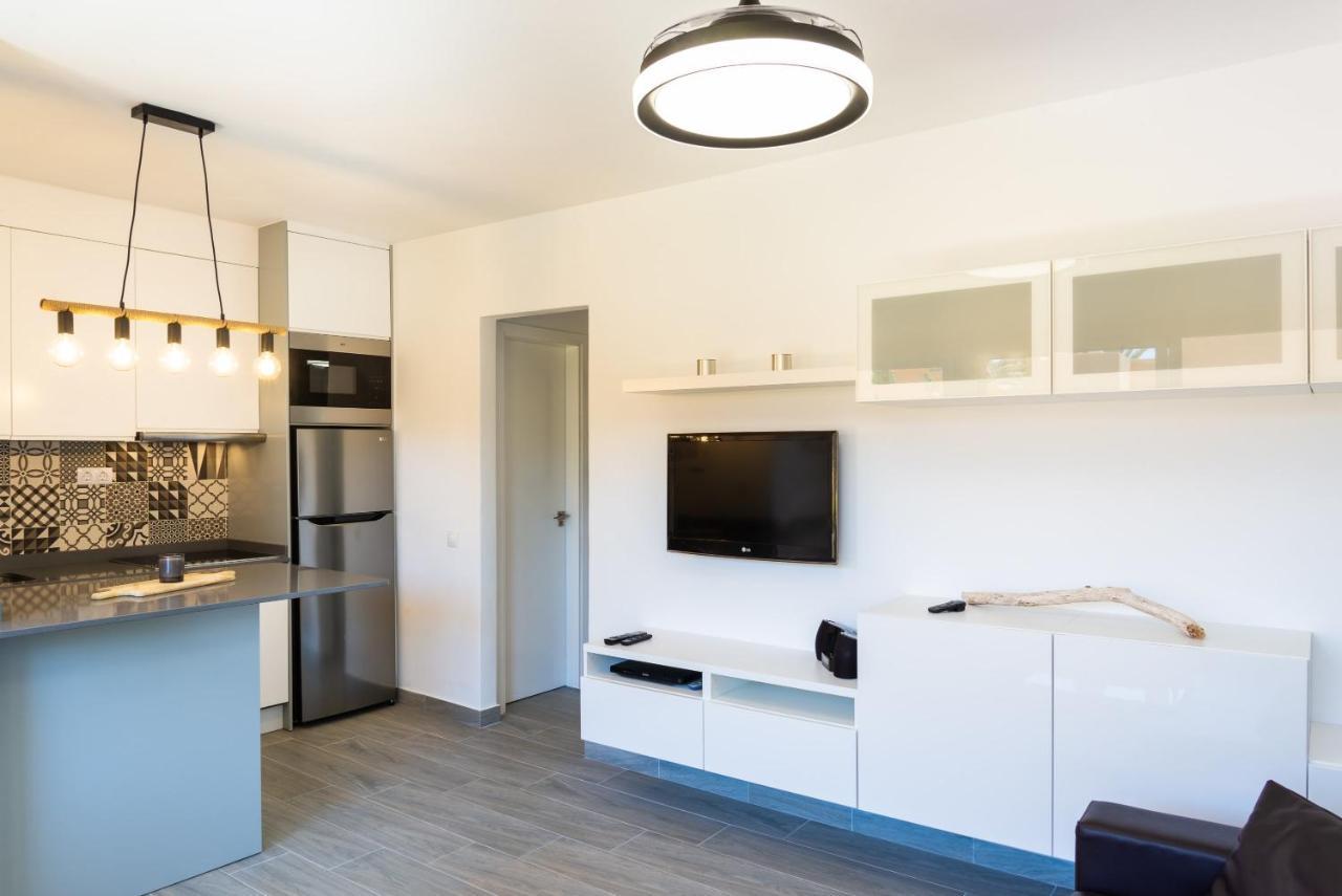 קורלחו Casa Lucien - Newly Refurbished Apartment With Swimming Pool - Ideal For Couples מראה חיצוני תמונה